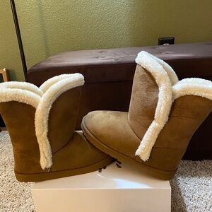 NIB-Olivia Miller Faux-Fur Lined Boot